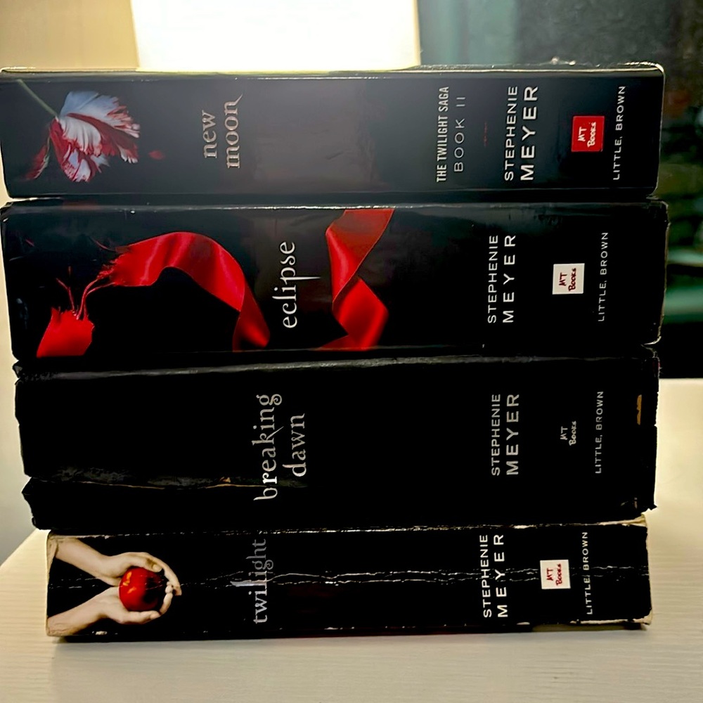 ♥️ The full twilight book series ♥️